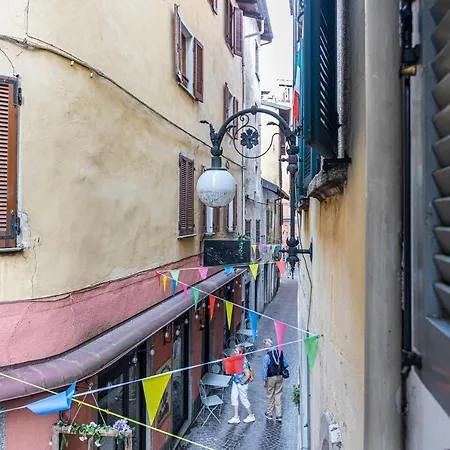 Due Minuti Dal Lago Casa Melodia דירה