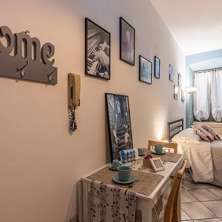 Due Minuti Dal Lago Casa Melodia דירה